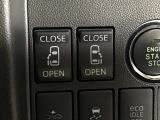 【両側パワースライドドア】両側がパワースライドドアになっており、運転席のスイッチやスマートキーでも開閉が可能です!開口部も広いので乗り降りも楽々♪