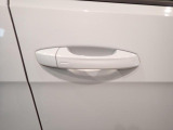 &rdquo;Keyless Access&rdquo;によって、ドアハンドルに手をかけるだけでドアロックが解除できます!