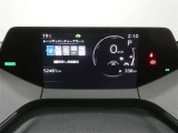 各操作スイッチは使いやすい位置に配置され、とっても見やすいメーターです。夜間時はラグジュアリーな気分にさせてくれる照明が魅力ですので、夜のドライブも楽しみになりますよ♪