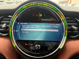 アップルカープレイ接続のディスプレイオーディオになります。