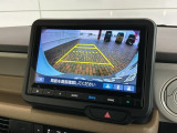 リバースギアに入れるだけで後方の表示へ切り替わります。夜間や雨の日の駐車も楽になりますよ。
