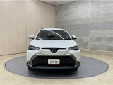 お車購入のポイントとなるフロントマスクです!シャープな目つきが印象的なデザインのヘッドランプです。