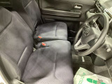 フロントシートです。ゆったりとした足元で長距離でも疲れにくいです