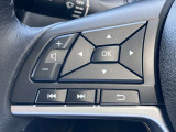 手元でナビの音量調整等が出来るのでナビの操作によるわき見運転を防止することが出来ます。