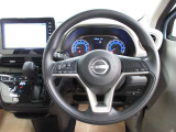 運転が楽しくなる明るく開放的な運転席まわりです。