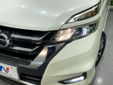 【LEDヘッドライト】悪天候や夜間走行時も良好な視界を確保し安心して運転できる高輝度LEDヘッドライトを装備!点灯速度が早く、消費電力も抑えられています。