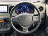 インテリアに合わせたデザインのステアリングは、運転される方のことも考え、運転しやすい形状、大きさです。是非一度、実際に触ってお確かめください。