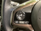 ステアリングにオーディオ操作スイッチが付いています。オーディオ画面に直接タッチしなくても操作が出来ますので、運転に集中できます。
