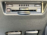 バックカメラ機能付きです!バックする際に後方の様子をカーナビのモニター上に表示してくれます。運転席にいながら、後方が確認できるので、バック駐車が、スムーズに行えます!