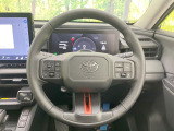 インテリアに合わせたデザインのステアリングは、運転される方のことも考え、運転しやすい形状、大きさです。是非一度、実際に触ってお確かめください。