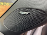 【BOSEサウンドシステム】メーカーオプションの高品位サウンドシステムを搭載。専用のチューニングが施された大小様々なスピーカーから良質なサウンドが奏でられ、臨場感あふれる音響空間を演出します。