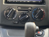マニュアルエアコンで簡単操作!四季を問わずかいk的に運転することが出来ます。