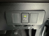 コーナーセンサーを車の前後に装備。障害物までの距離に応じて警告音を変えてお知らせ。縦列駐車時や駐車場・車庫などでの取り回しをサポートします。詳細は販売店スタッフまでおたずねください。