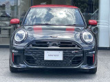 弊社在庫車両はすべて、入庫段階での客観的且つ厳正な車両チェック(第3者機関日本査定協会による査定)を実施しております。メーター改ざん車、修復歴車などは一切ございませんので、どうぞご安心くださいませ。