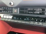 左右独立温度コントロールフルオートエアコンです。運転席、助手席それぞれで独立して温度設定ができます。冷え性の方が乗っても安心ですね♪
