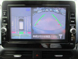 上空から見下ろしているかのように駐車できるアラウンドビューモニター。車庫入れや縦列駐車に役立ちます。