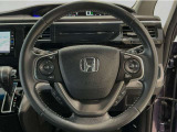 運転にかかわる様々な操作を安全に行えるように視点移動が少なく操作性に配慮されたスイッチ類が凝縮されたコクピットです。