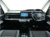 ◆視界広々で非常に運転しやすくロングドライブでも疲れを感じさせないすっきりとまとまったインパネ周りです。