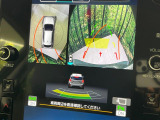 【マルチテレインモニター】車のフロントやサイドのカメラ画像を同時にモニター表示することで、悪路や狭い道を走行時でも周囲の状況確認ができ安心!本格SUVにうれしい装備です♪