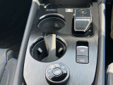 電動パーキングブレーキ装備!また、オートブレーキホールド機能もありますので、停車時ブレーキペダルから足を離してもブレーキ力を保持しているので動き出しません。(アクセルペダルを踏むと解除され発進します)
