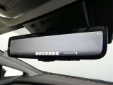 デジタルインナーミラー付きです。ヘッドレストや荷物などで視界を遮られずに、円滑な後方確認をサポートします。