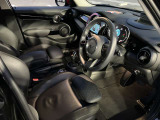 衝突被害軽減ブレーキが付いております。万一の際はブレーキをサポートします。