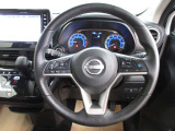 運転が楽しくなる明るく開放的な運転席まわりです。プロパイロットで高速など運転支援で疲れを軽減してくれます!