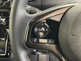 ステアリングにオーディオ操作スイッチが付いています。オーディオ画面に直接タッチしなくても操作が出来ますので、運転に集中できます。