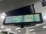 【インテリジェントルームミラー】後席の大きな荷物や同乗者で後方が確認しづらい時でも安心!カメラが撮影した車両後方の映像をルームミラー内に表示。クリアな視界で状況の確認が可能です!