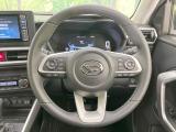 インテリアに合わせたデザインのステアリングは、運転される方のことも考え、運転しやすい形状、大きさです。是非一度、実際に触ってお確かめください。