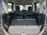 リヤシートも全車消毒済み。シートを倒すとゆったりとした室内空間に★レジャーにショッピングに大活躍!