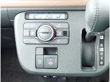 オートエアコンを装備しておりますので、四季を通じて車内を快適な温度に保つことが出来ます!高級感が有りますね!