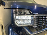 LEDヘッドライトで夜道も安心。