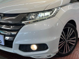 【LEDヘッドライト】悪天候や夜間走行時も良好な視界を確保し安心して運転できる高輝度LEDヘッドライトを装備!点灯速度が早く、消費電力も抑えられています。