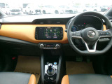 操作しやすい運転席廻り!操作パネルも使いやすい!!ドライブが楽しくなります!