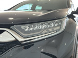 LEDヘッドライトは、点灯の瞬間から最大光量を発揮し、突然暗くなるトンネルなどでの安定感を高めます。