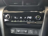 オートエアコンを装着しておりますので車内をお好みの快適な温度に保つことが可能です!充電用USBポートと通信用USBポートも完備!