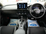 とても握りやすいステアリング!運転手の気持ちがそのまま伝わるかのような反応をしてくれます!小物入れや各ボタンの配置にこだわり、とても使いやすいです !視認性も良好なのでロングドライブもお任せ下さい!
