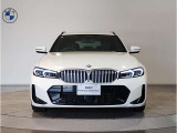 【キドニーグリル】BMWは約90年もの間、ほぼ全ての車両にひと目でBMWだと分かるこの特徴的なフロントグリルが備えられ、デザイン・アイコンとして親しまれてきました。