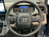 運転にかかわる様々な操作を安全に行えるように視点移動が少なく操作性に配慮されたスイッチ類が凝縮されたコクピットです。