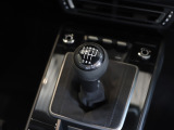 7速マニュアルシフト ドライバーの意のままに911ドライビングをお楽しみください。