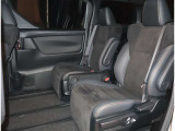 ゆとりある広々とした車内空間は、ドライブを始め買い物やレジャーなど、幅広く活躍します。一人でもみんなとでもお出かけを楽しみましょう!