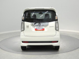 【安心の後ろ姿】スッキリとしたリヤビューです。車両感覚が掴みやすく死角も少ないためバックでの駐車や狭い場所での切り返しも落ち着いて行えます。