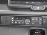 運転席&助手席シートヒーター付き☆充電用USBジャック付き☆フルオートエアコンで室内快適です♪