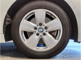 【BMWアロイホイル】軽量かつ強度に拘ったアロイホイル。走行性能ポテンシャルを引き出す設計。車の足元を引き締めてくれる大きなポイントはアロイホイルです。