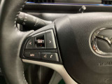上質さを感じる本革巻きステアリングです。オーディオコントロール等のスイッチが装備されています。お手元で簡単に操作できます☆