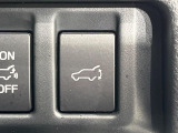 【パワーバックドア】スマートキーや運転席のボタンを押すだけでリアゲートが自動で開閉します!荷物を持っている時や、高い位置にあるバックドアを閉める際に便利な機能です♪