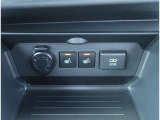 【シートヒーター】寒い日の運転など冷えやすい脚部を快適に温めてくれる。嬉しい機能♪