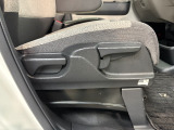 高さの調整が可能な運転席。シートポジションは大切です