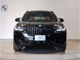 ☆BMWの代名詞とも言える【キドニーグリル】一目見ただけでBMW車であると認識できる確固たるアイコンとして存在感を放ちます☆